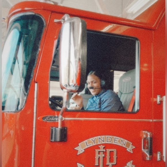 Hi✨ - Picture 3 of 3